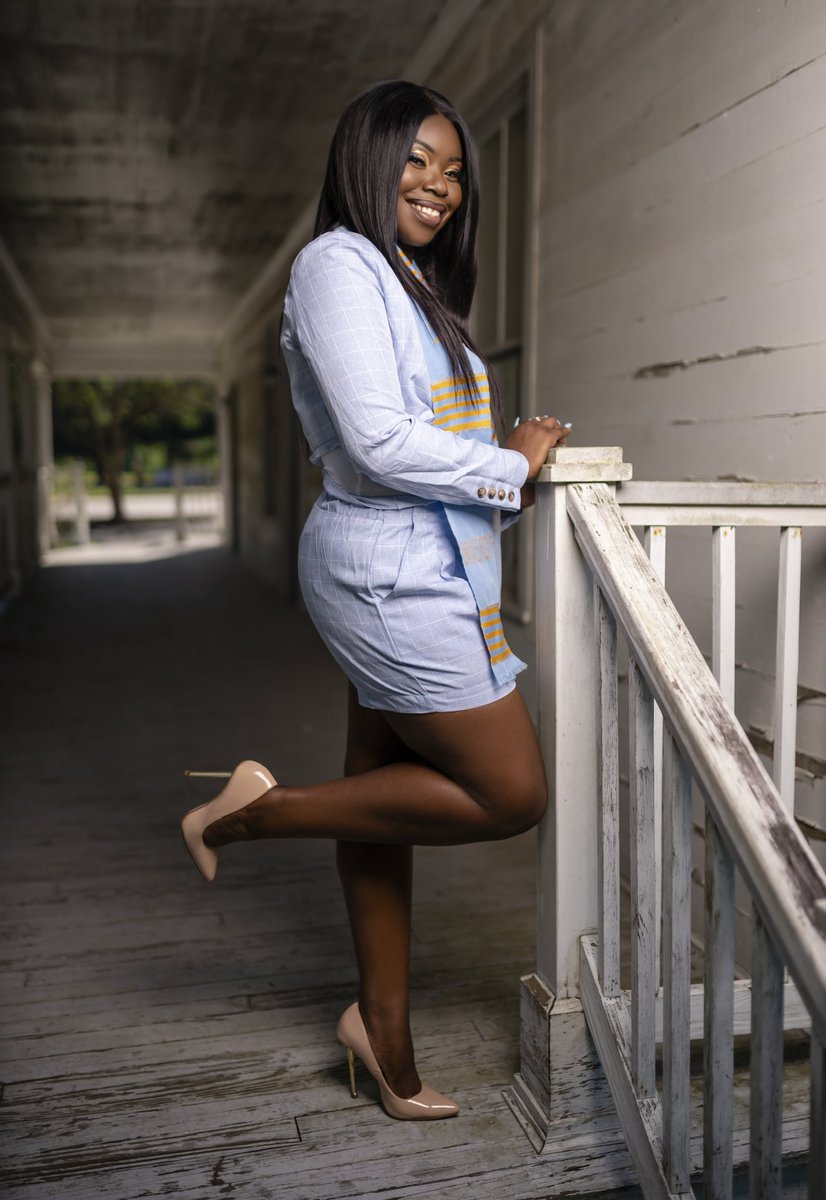 SimplyBree_18's tweet photo. You knew I was coming, just didn’t know how 💙💛✨
Southern University Grad
B.S. in Finance, Minor in Accounting
Dolores Margaret Richard Spikes Honors College Grad
December 10, 2021
#SouthernMade #HBCUGrad #FirstGenerationCollegeGrad https://t.co/pjq0bdFwlS