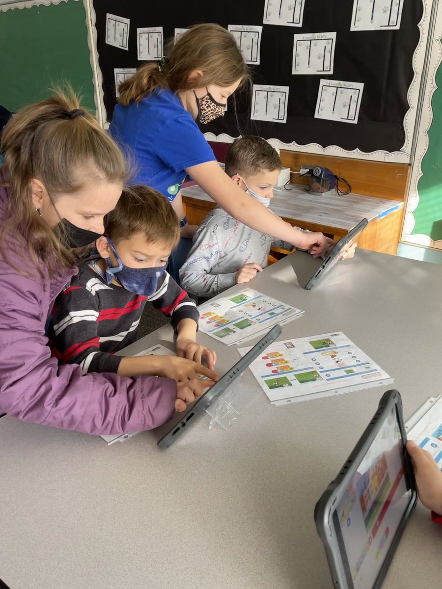 A STEAM Club member was asked by 1st grader how to code something. Loved her honest response- I don’t know but we’ll learn it together. 🥰 teamwork #HourOfCode <a href="/Ashlawneagles/">Ashlawn Eagles</a> <a href="/MsMcClainAPS/">Breonna McClain</a> <a href="/APS_STEM/">APS STEM</a>