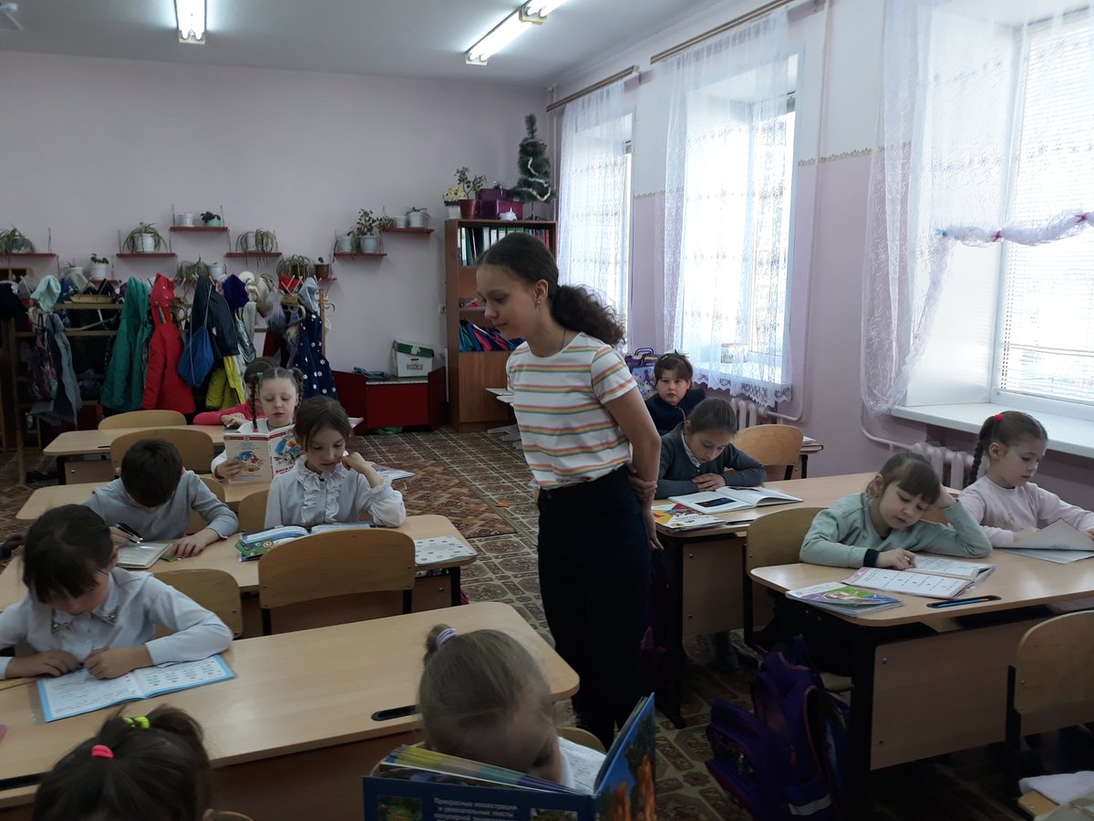 podbel_sch_phvy's tweet photo. Ребята 6 «Б» класса провели среди учеников 2 класса  конкурс чтецов «Иди, мой друг, иди всегда дорогою добра! »,целью которого является развитие потребности у детей делать добро уважительное отношение к  людям пожилого возраста, воспитание добродушного отношения  к окружающим. https://t.co/3pbAMrz3Uv