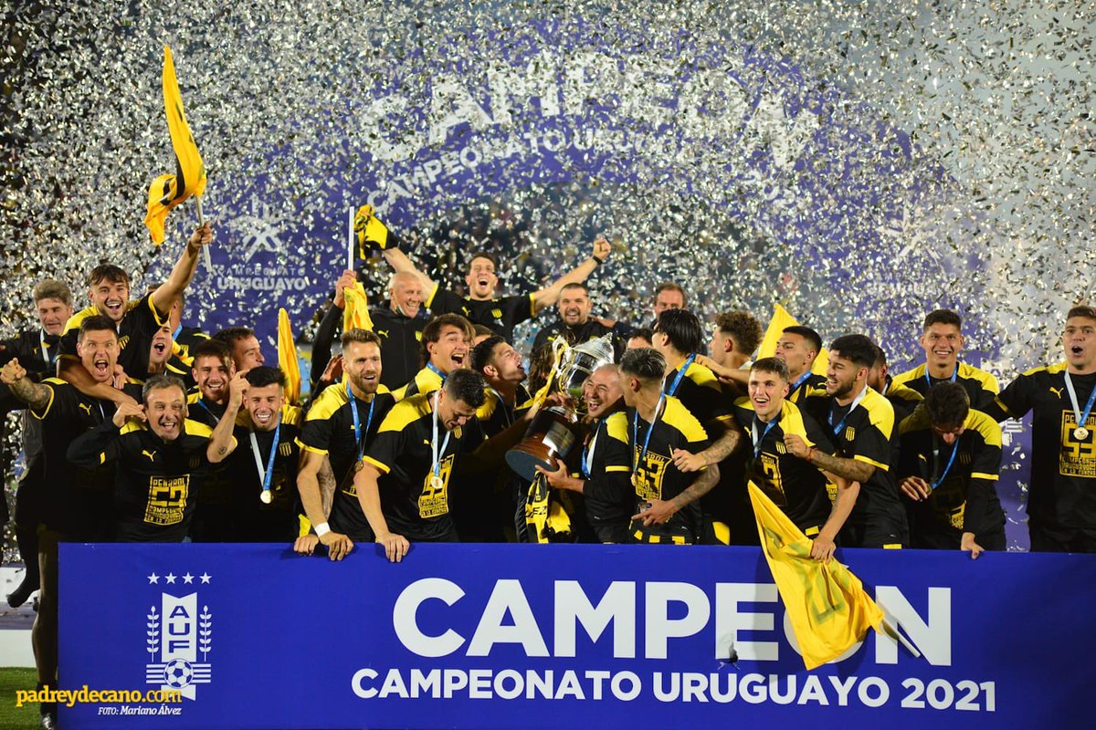 padreydecanocom's tweet photo. PEÑAROL es CAMPEÓN y no nos paran más…! https://t.co/AFhVBNchur