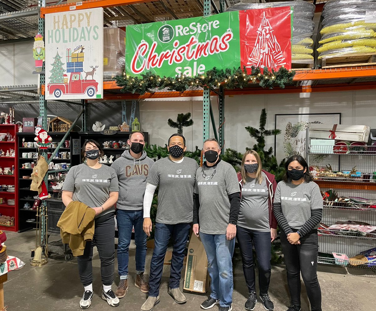 ElalcaldeRafa's tweet photo. Had an amazing time today volunteering at @CLEHabitat ReStore with my @cavs family as we continue to try to be the Difference in our community. Got a ton of #Christmas merchandise ready for sale. #BeTheDIFF #ForTheLoveForTheLand https://t.co/jJtwAZjeLj