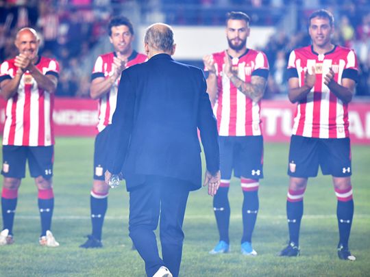 SiempreAlDiego's tweet photo. [HILO]

Te extrañamos todos los días. Hace un año que te fuiste.

Pero tu pensamiento y tu mirada del mundo siguen siendo necesarios, vitales.

Aquí un par de muestras de cómo pensaba #Sabella, el Profesor, el tipo que nos dejó enseñanzas más allá de un resultado. https://t.co/pTEuhB9BUK