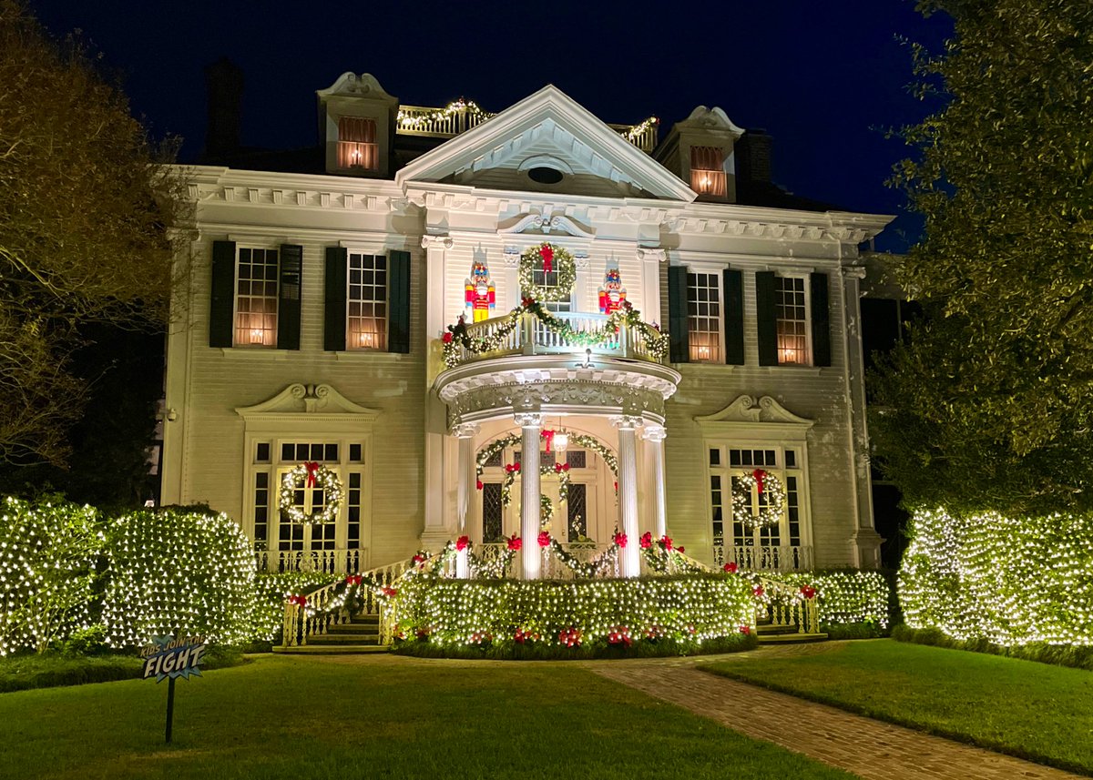 DavidMora's tweet photo. Good night, New Orleans! ✨💚✨❤️ #NewOrleans #OnlyLouisiana #SkeletonHouse https://t.co/HSJgU0Pwxf