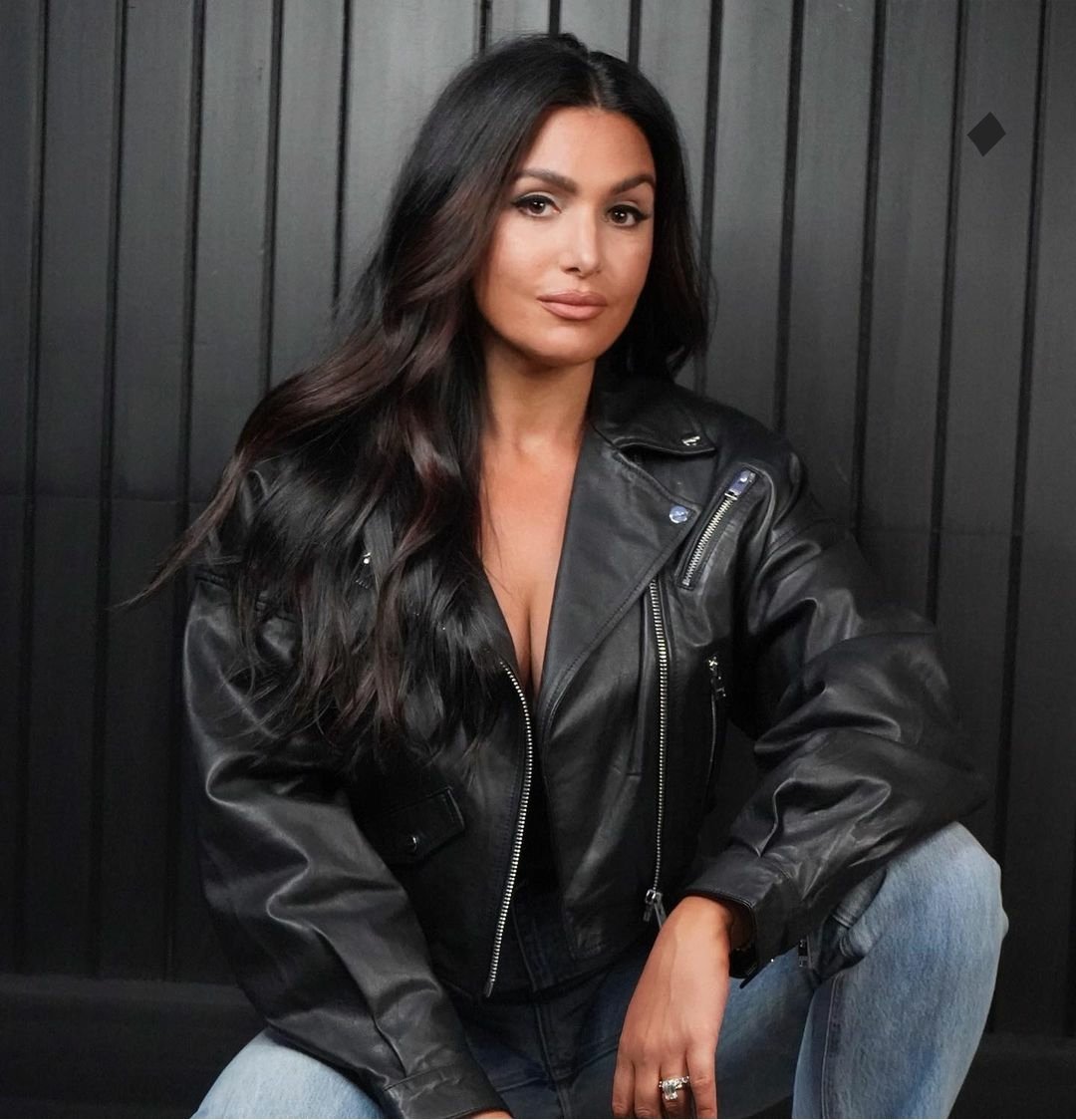 5) ESPN Anchor Molly Qerim Rose. #athletehoneys #sexysportsreporter.