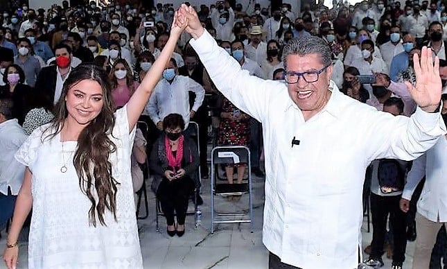 SASIL ES MÁS DE LO MISMO

#JaqueConDama

Irma Ramírez Molina/

Sasil de León Villard es una senadora “muda” en el Senado de la República, distante de la realidad de Chiapas, cómplice del saqueo, del Verde, del PES y de Morena al mismo tiempo...
facebook.com/JaqueConDama/p…