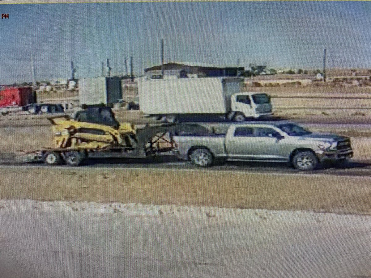 jll5033's tweet photo. Stolen Stanton Texas off I20. Contact me or Martin county sheriffs office.  Pickup and trailer in the picture used to steal it.  $1000 reward https://t.co/nAh4dFm25b