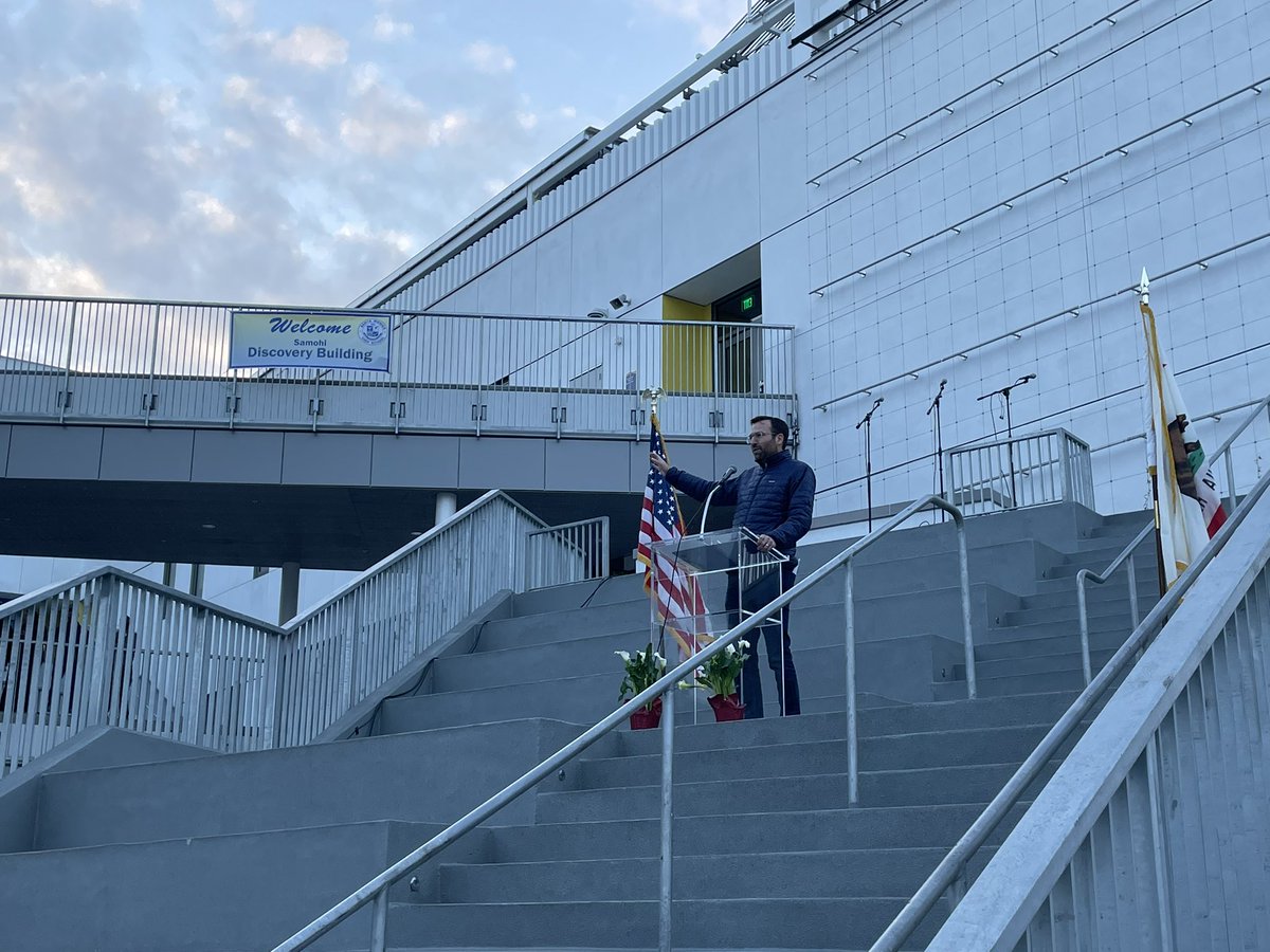 SMMUSD's tweet photo. Parents, students, staff and community members celebrated the ribbon-cutting ceremony for the state-of-the-art Samohi Discovery Building! Thanks SM for your ongoing support! @SamohiPrincipal @BenAllenCA @santamonicacity @PhilBrock4SM https://t.co/NU5py1zE5J