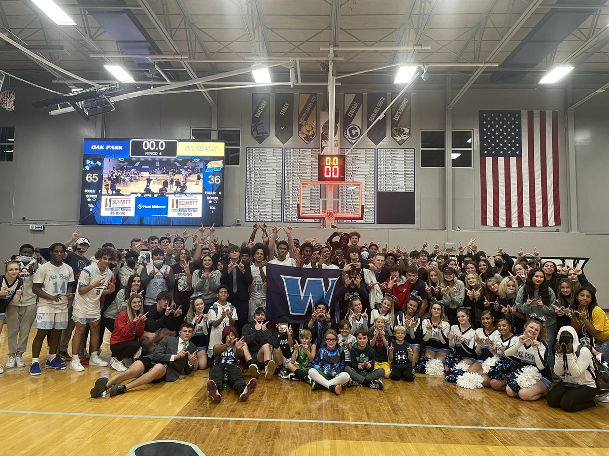 Northmen_Cval's tweet photo. Opening night for mens hoops Great way to start the season fellas #flaghunting #W always good to see alumni in the house @makgawd_ @Northmen_LumYd well done and thanks for cleaning up 💙. What an opening night! Finally how about Sweet T!! @vanderbeek_tony @Northmen_MBB https://t.co/hBtxum48tv