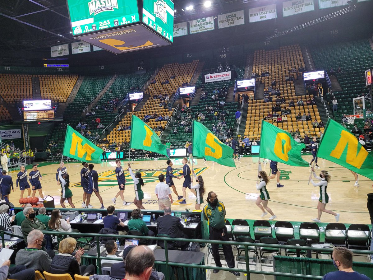 PepperJackin74's tweet photo. Great game, @MasonMBB!!!
And the @gmugreenmachine sounded great, as usual.
#GMUvsNavy
#GoMasonGo
#RockWithUs https://t.co/21OK8IcjgM