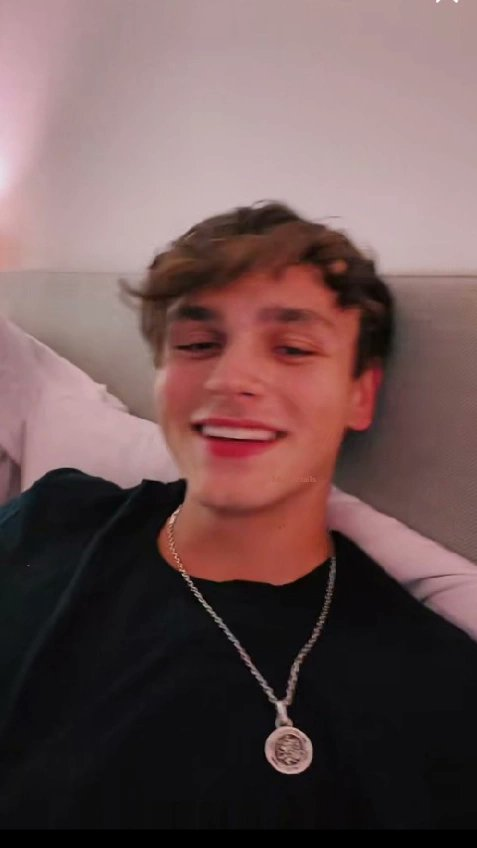ghosthpsm's tweet photo. jonah smiling =🏠 https://t.co/vQUR6lRX5i