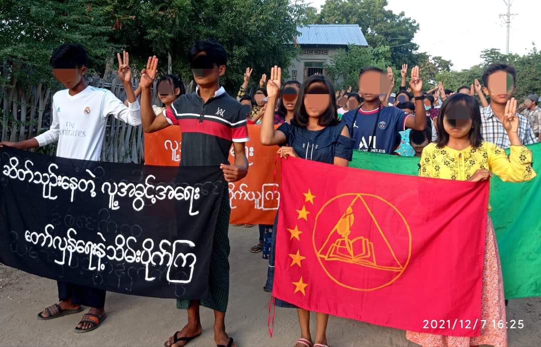 TTFR__Myanmar's tweet photo. Pro-Democracy activists from Myaing Tsp marched in town and chanted the slogans.  #Dec8Coup #EndImpunity #WhatsHappeningInMyanmar https://t.co/ix9Uuyswam