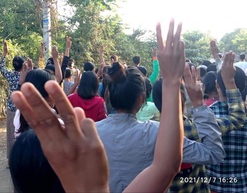 TTFR__Myanmar's tweet photo. Pro-Democracy activists from Myaing Tsp marched in town and chanted the slogans.  #Dec8Coup #EndImpunity #WhatsHappeningInMyanmar https://t.co/ix9Uuyswam