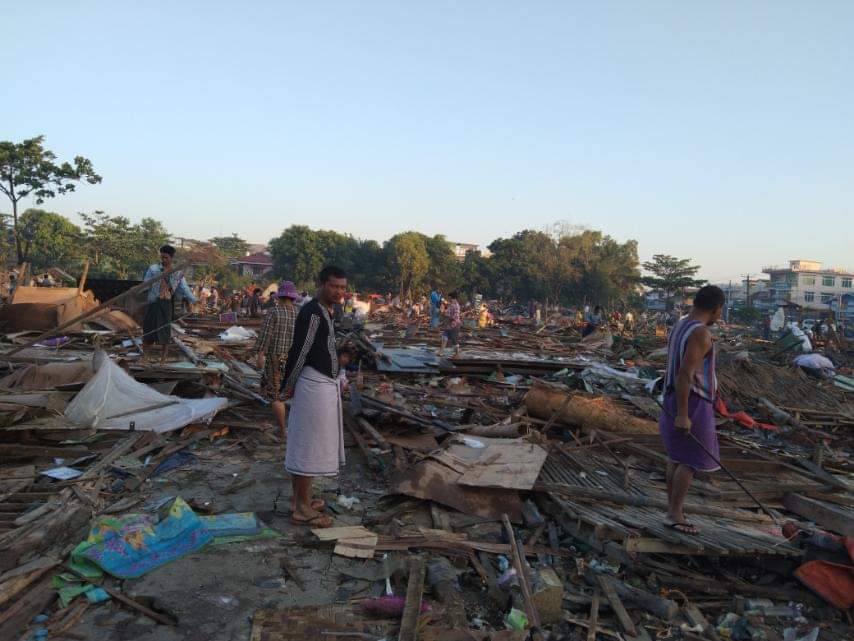 Florida10190691's tweet photo. Wei Phyo Hein Market in Ward 6, Hlaing Tharyar Township was demolished by the military council troops on the morning of December 6.Locals say the market has existed since the beginning of Hlaing Tharyar and the reason for its demolition is'nt yet known.

 #WhatHappeningInMyanmar https://t.co/baizePWG69