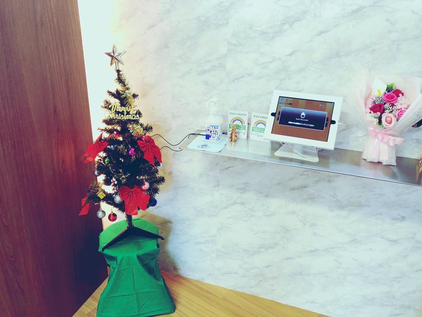 تويتر 株式会社replay على تويتر クリスマス シーズン突入 店内を彩りました 外は寒いですが 皆様と少しでも暖かい時間を過ごせたら クリスマス クリスマスツリー 池袋 不動産屋 賃貸 飾り Replayクリスマス 若い女性と一緒に飾りつけおじさん