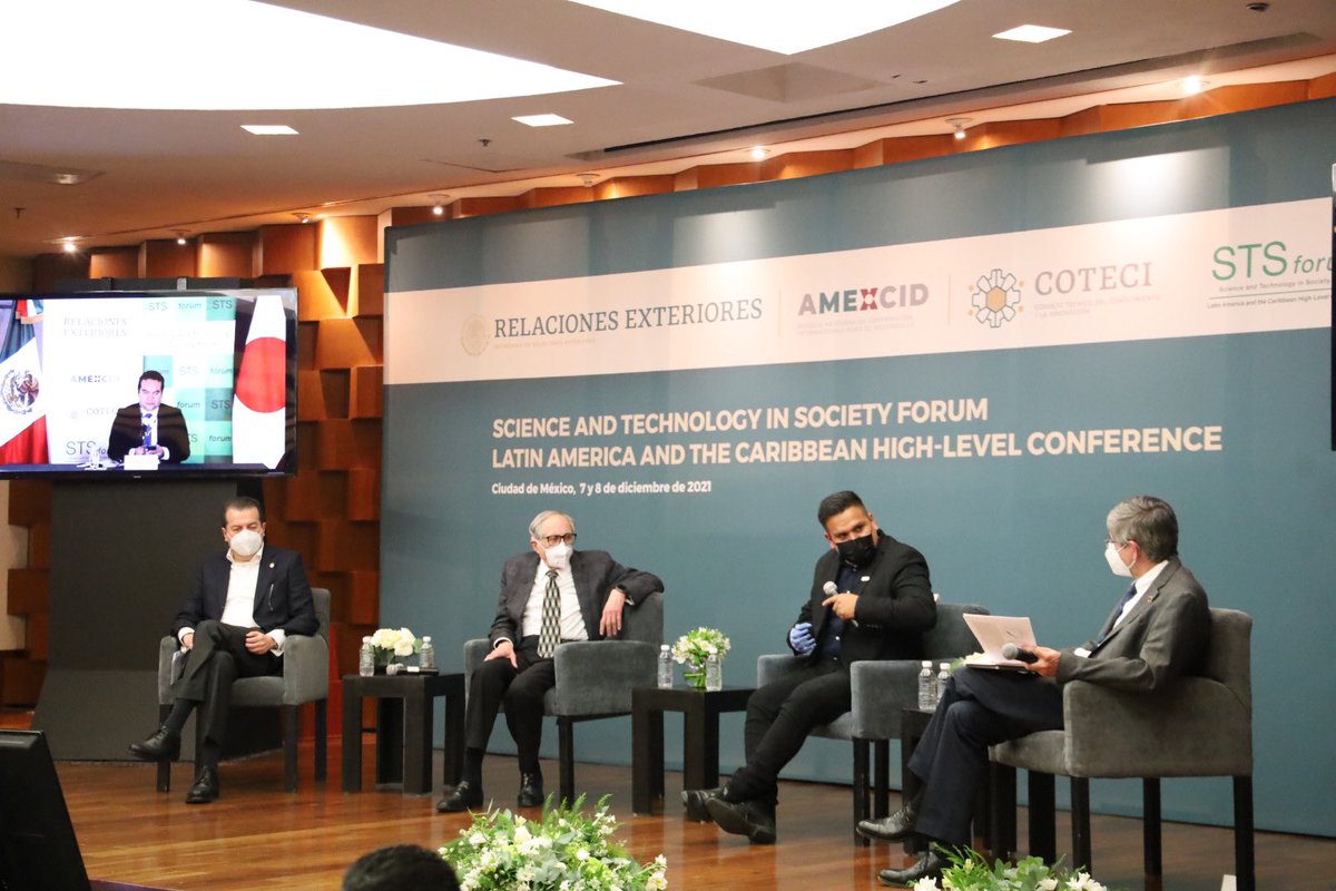 AMEXCID's tweet photo. Durante el tercer panel del #STSforumlatinoamerica “Technology in Health”, se habló acerca de los descubrimientos innovadores en #genética, #dataminning, #robotica e #inteligenciaartificial #ai como motores para las ciencias médicas. https://t.co/z4DFRz0p8d