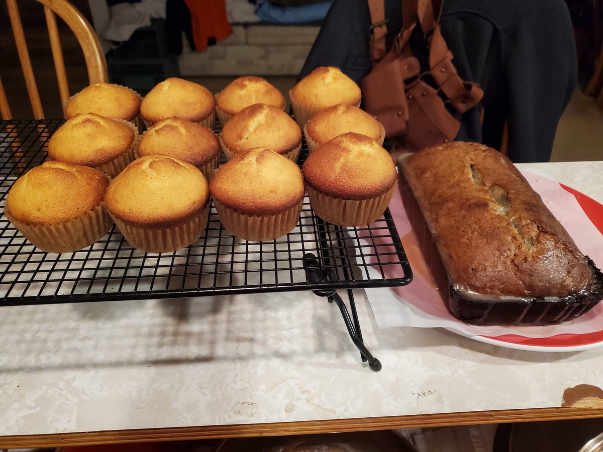 rvink's tweet photo. Baking adventures. #CornbreadMuffins #EarlGreyTeaLoaf #Noms https://t.co/mwlfG7yyQw