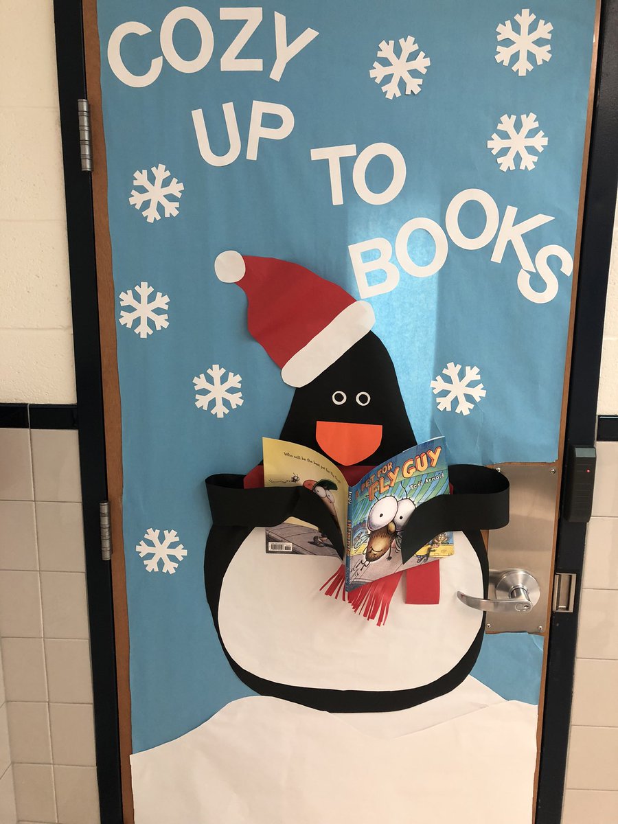 Holiday Hallway and Door Decorating at the Grove. #readingroom <a href="/ForestGroveES/">Forest Grove ES</a> <a href="/FGESWrightRead/">Kimberly Wright</a>