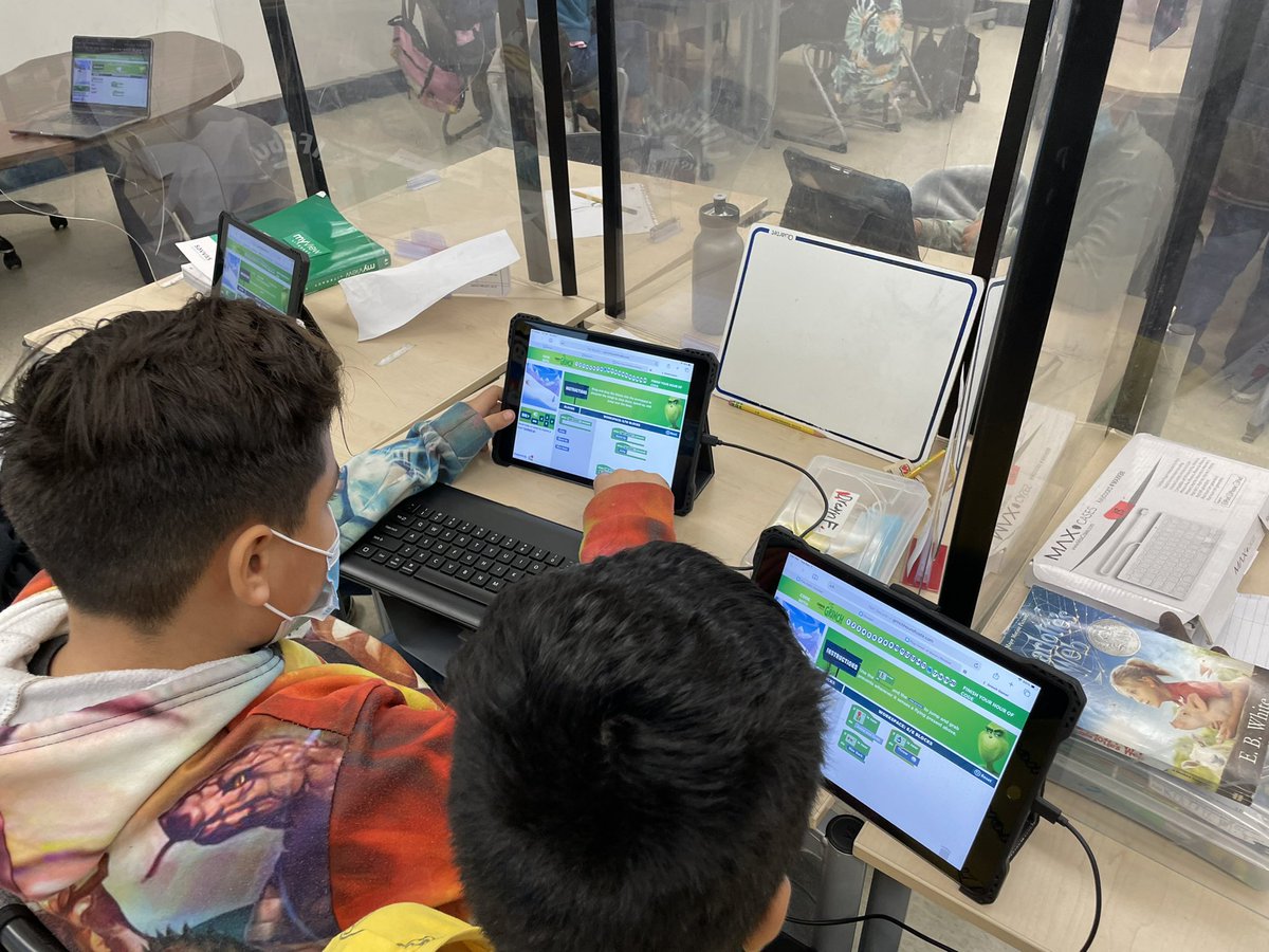 LJCteach's tweet photo. Hour of Code with G4. https://t.co/sohwUpmi0N