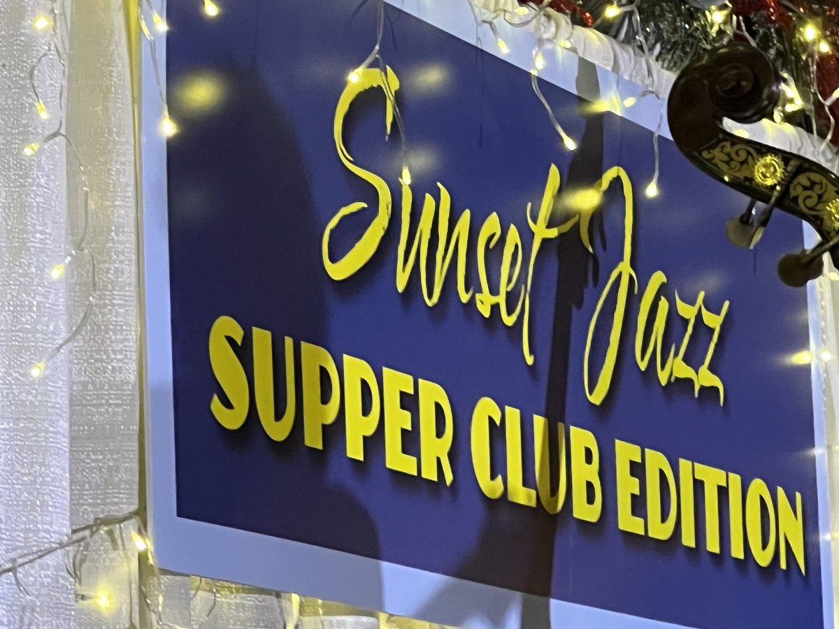Dan57Thom's tweet photo. Havin’ a swingin’ 🎶 evening at #SunsetJazz #NewportBeach featuring the ⁦@carolwelsman⁩ #quartet w/ our good friend ⁦@DaveTullJazz⁩ on drums, #MitchellLong guitar, and the incomparable #hussainjiffry    bass.

https://t.co/qK9x260C3b

#GodBless #live #jazz! https://t.co/kPb2gjFWMp