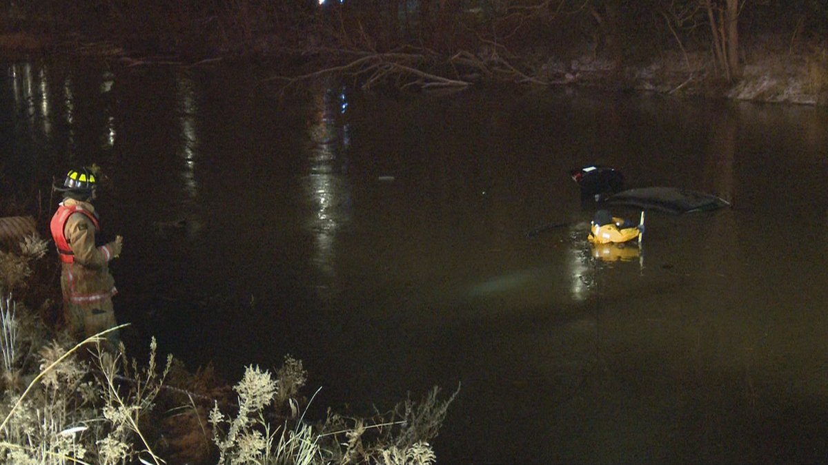 Media371's tweet photo. Vehicle into the Chedoke Creek near Highway 403 and Main Street East in Hamilton. Two people inside the car escaped with no injuries.  #HamOnt https://t.co/UejhcCdOqE