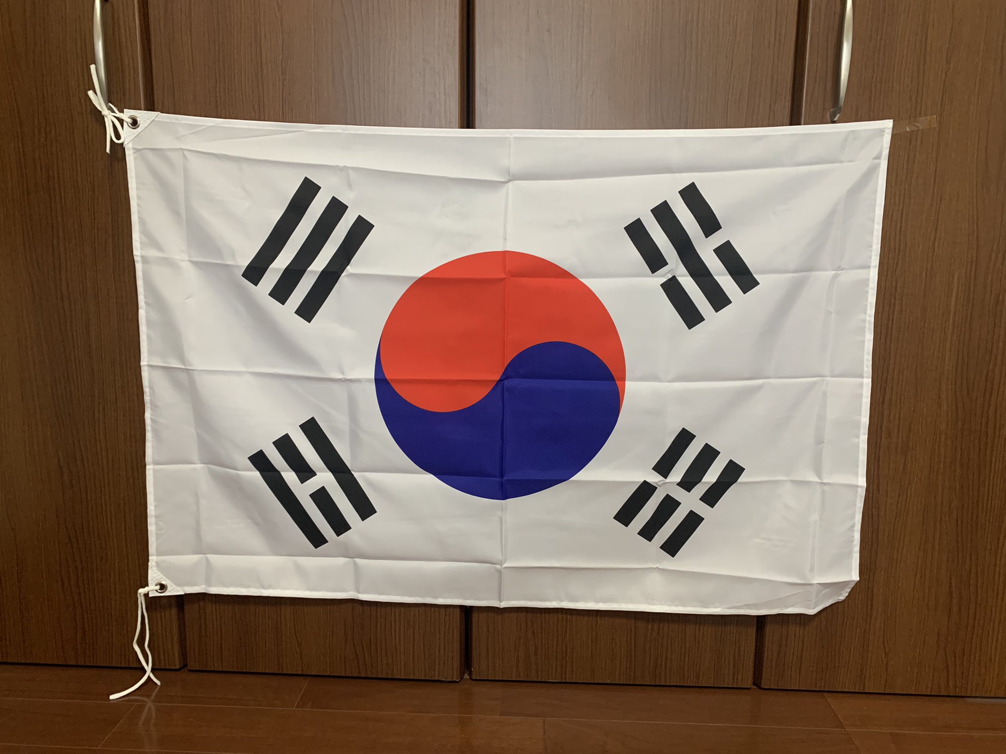 かまぼこ 早速太極旗が届きました 韓国様の方角に飾って毎日土下座しながら崇韓したりオナニーさせていただきます T Co Wjvrqfmbpx Twitter