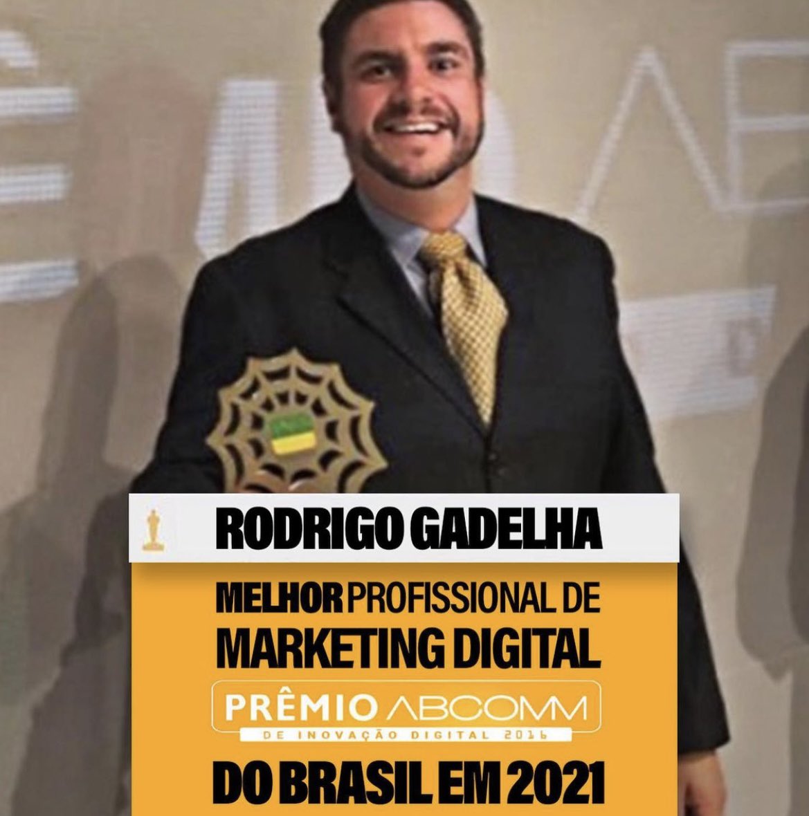 rodrigogadelha's tweet photo. Quero agradecer você que está lendo esse post, por todo o apoio que tive. Sem você eu não teria chegado até aqui. Conseguimos. Fui eleito o melhor profissional de Marketing Digital do Brasil pelo maior Prêmio de Digital do país @abcommbrasil Obrigado 🙏 https://t.co/RlUlyPbWjj