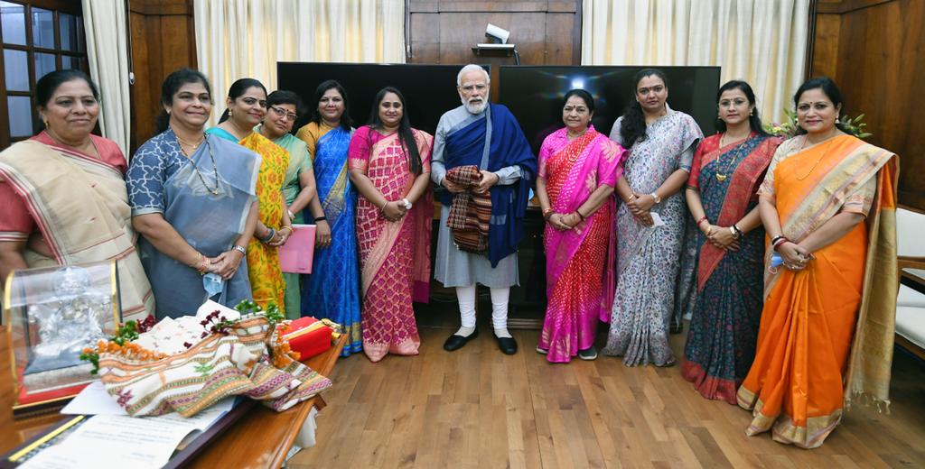 Late Dr. Asha Patel (@drashapatel) on Twitter photo આપણા દેશના પરિશ્રમી, સ્વપ્નદ્રષ્ટા અને પ્રેરણા સ્ત્રોત, ગુજરાતના પનોતા પુત્ર, દેશના સૌથી લોકપ્રિય નેતા, માનનીય વડાપ્રધાન શ્રી <a href="/narendramodi/">Narendra Modi</a> સાહેબને સાથી ધારાસભ્યો સહ મળવાનો અવસર પ્રાપ્ત થયેલો. આપણા દેશના પરિશ્રમી, સ્વપ્નદ્રષ્ટા અને પ્રેરણા સ્ત્રોત, ગુજરાતના પનોતા પુત્ર, દેશના સૌથી લોકપ્રિય નેતા, માનનીય વડાપ્રધાન શ્રી <a href="/narendramodi/">Narendra Modi</a> સાહેબને સાથી ધારાસભ્યો સહ મળવાનો અવસર પ્રાપ્ત થયેલો.
