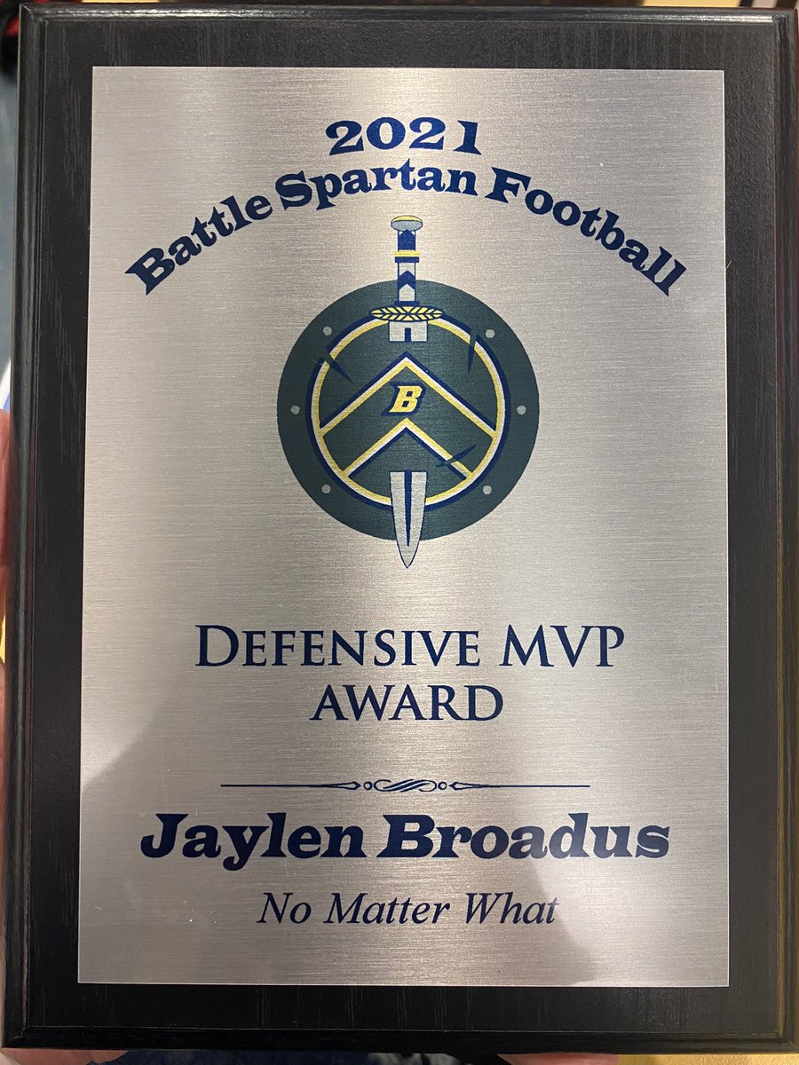 Lacy28885726's tweet photo. Defensive MVP!! 🏆🏈🤩Congratulations son, we're so proud of you! @JaylenBroadus #FootballAwardsBanquet
#Classof2022 https://t.co/b56goLPlQx
