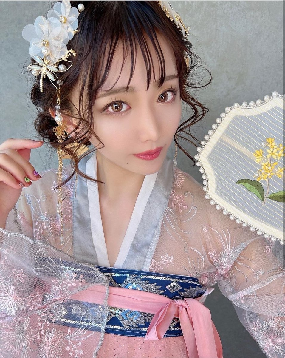 ziikahatsu's tweet photo. 【美女インフォメーション】
今回紹介する素敵な一枚は
石原あこさん▶️▷@acokaraage

着飾る時は容赦なく
それが可愛さの秘訣ですね
分かってらっしゃる！

【Insta】
https://t.co/PsXZpQwIzb

#美女 #ホリージョ #メイク #モデル https://t.co/7VqKo4qbuU