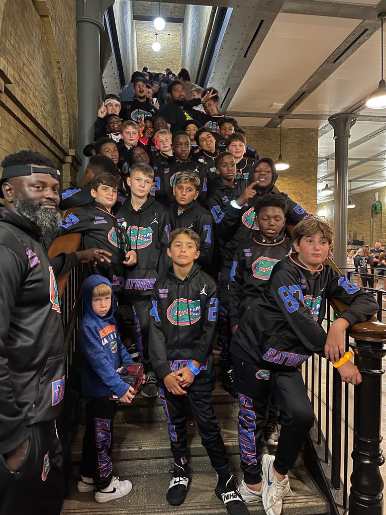 brinalombardo's tweet photo. Our Gator boys have invaded Universal! #timeoftheirlives #brotherhood #gatorfamily https://t.co/LpW7iraWdD
