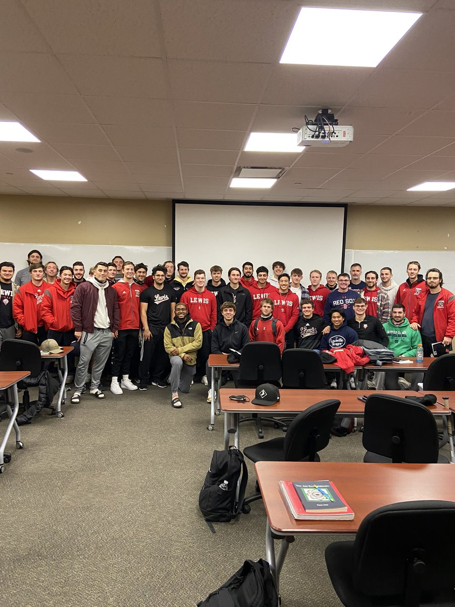 Thank you to <a href="/coachadam34/">Coach Adam</a> for coming out and speaking to the team tonight. Great stuff. We highly recommend him! #FlyWithUs✈️
