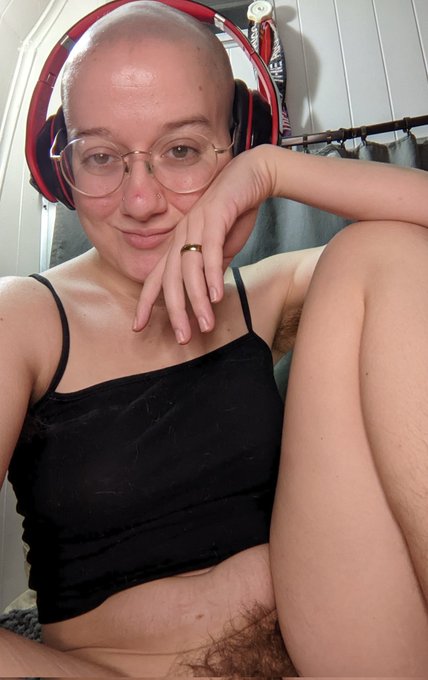 Sexiest thing in the world is a someone who buys me whatever I want.   Findom https://t.co/uTFwX64jm