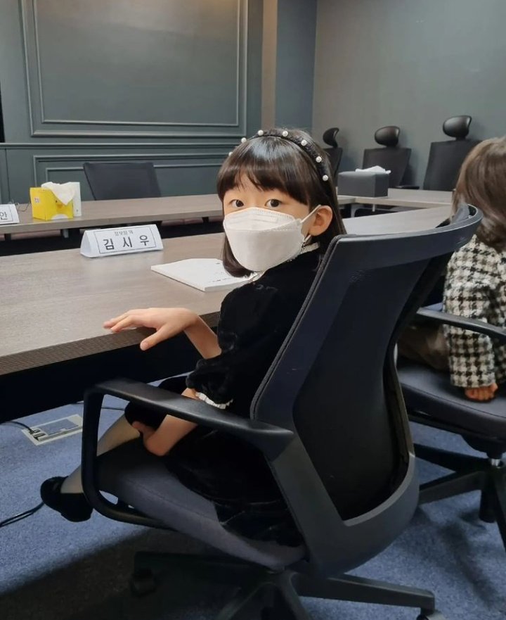yeajihappyacc's tweet photo. This baby girl who is also a commercial model for various products will be on Eve's Scandal too. https://t.co/aHZmsaIrT8