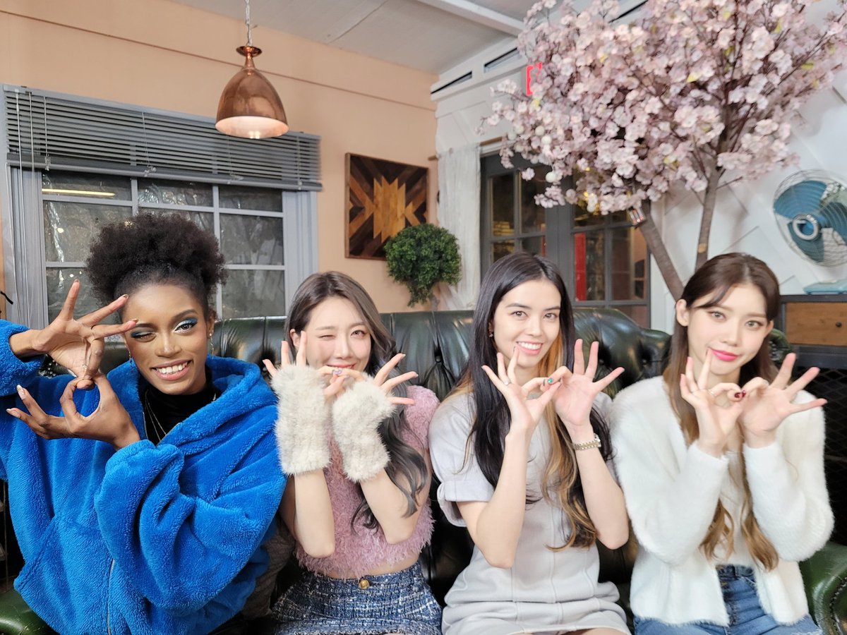 blackswan_drent's tweet photo. 블랙스완의 시그널 챌린지!!
루미나도 함께해요~ 

Blackswan Signal Challenge!
Lumina, let's be together~

📎 https://t.co/6FnAaxvHL3

#리마인드컬러풀 #시그널챌린지 #대구컬러풀페스티벌 #rememberDCF #블랙스완 #BLACKSWAN https://t.co/e7tkeHtqX6