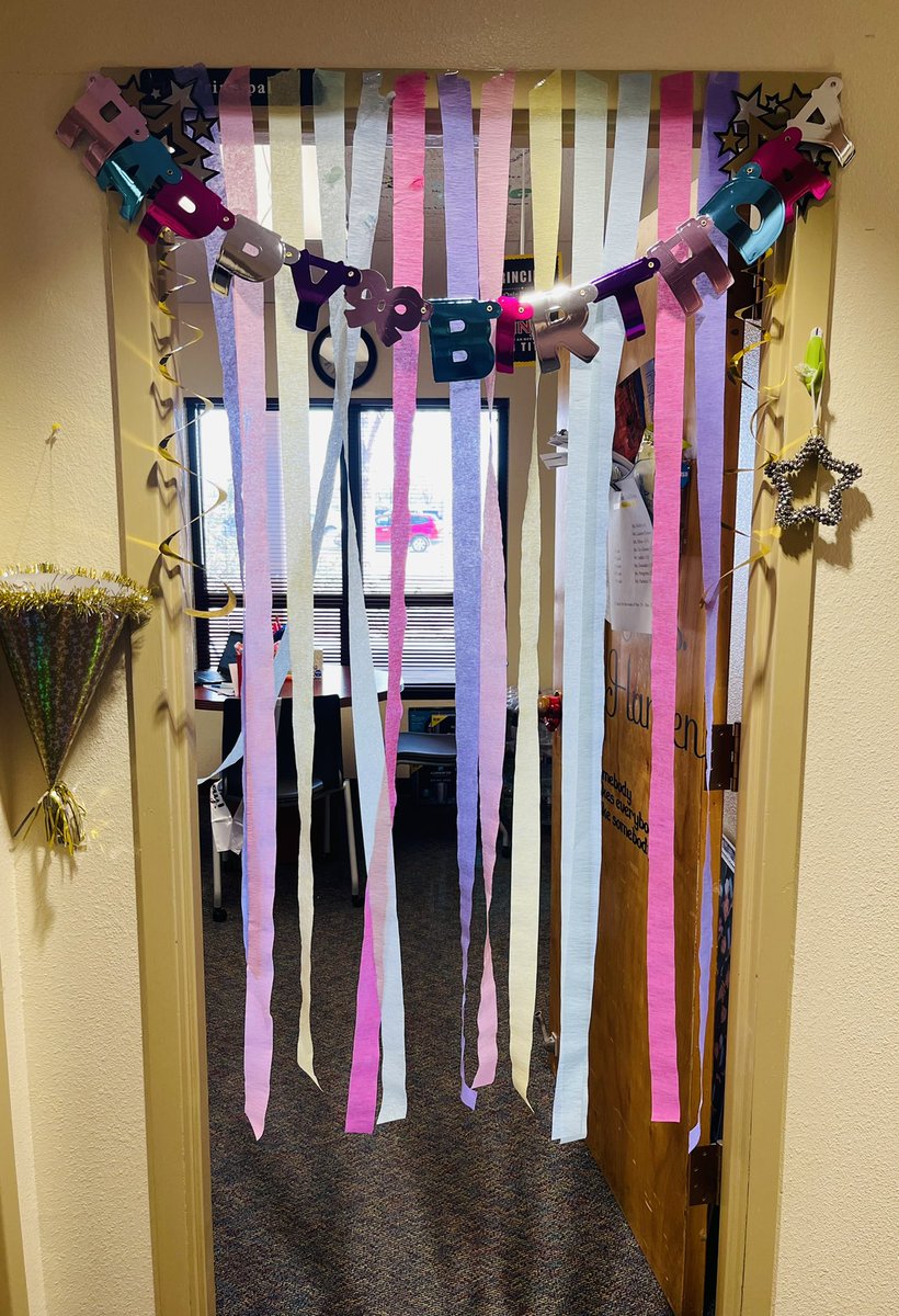 AGuerrero_HHES's tweet photo. Couldn’t end the day without wishing our Queen B @HHeights_ES  🐝 a wonderful birthday! 🎂 May you be filled with happiness and health every day of your life! Our Hive Loves You!! ♥️🥳 #birthdaygirl #QueenBee #OnlyAtTheHive https://t.co/Ja4DUJGMW9