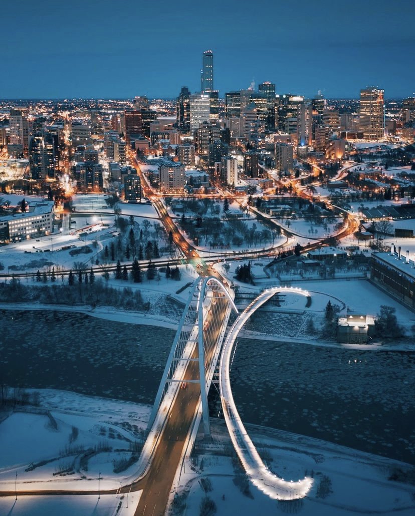 That winter glow sure does look good on you, Edmonton. ❄️💙 #ExploreEdmonton

📸: jayeffex on IG