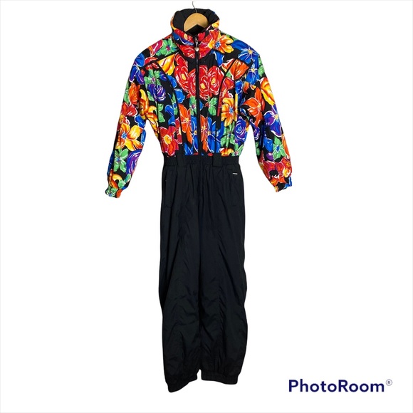 nyrd_fashion's tweet photo. So good I had to share! Check out all the items I'm loving on @Poshmarkapp #poshmark #fashion #style #shopmycloset #obermeyer #demilovato #laurenmoshi: https://t.co/S9lE8q8k9K https://t.co/FZ8C94SgTv