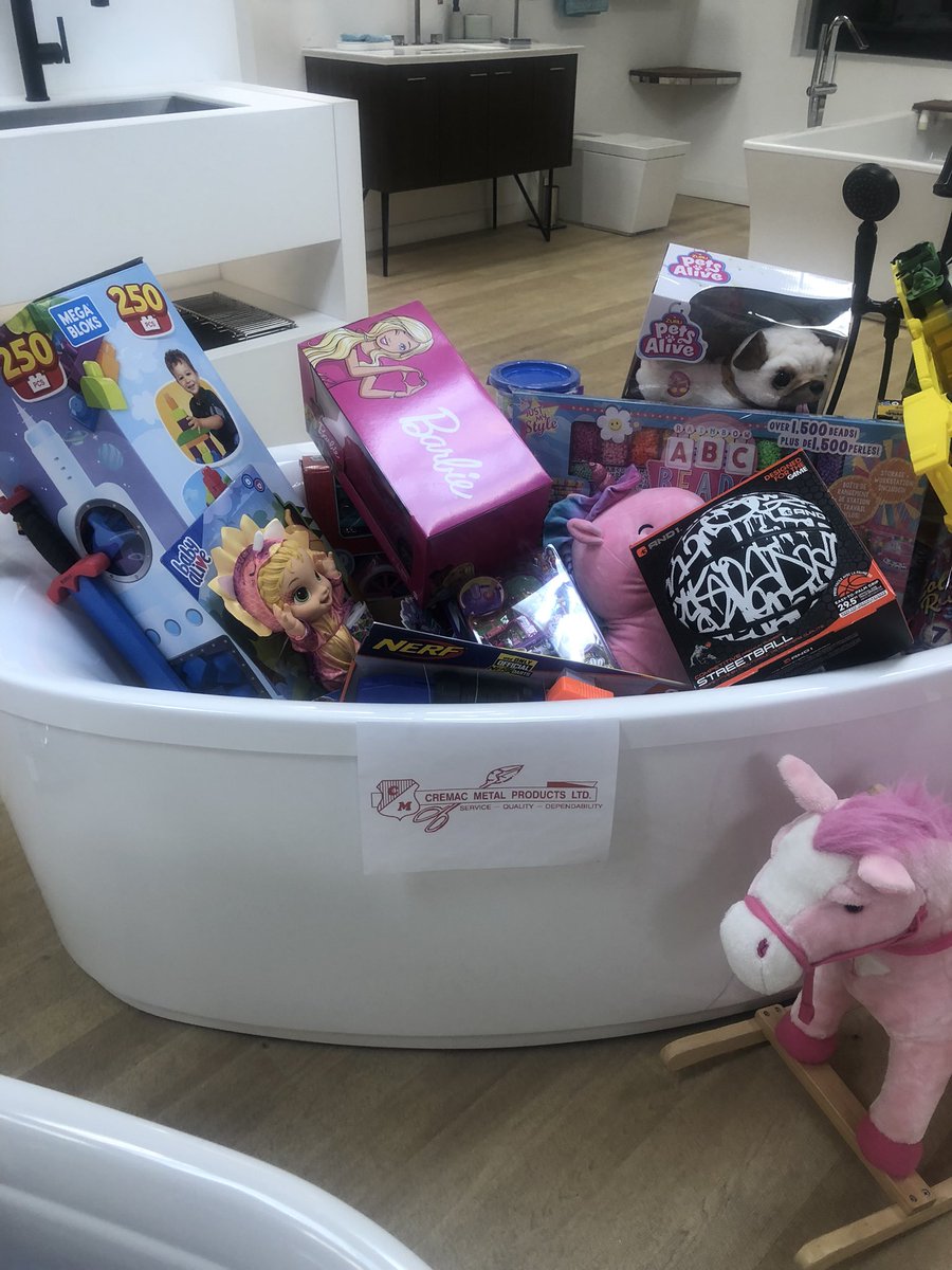 EnsuiteRed's tweet photo. Thank you so much for the tubs that are filled so far and cash donations 
As you can see there’s still a few empty tubs
Families need us more than ever this year!!!!!
#reddeerchristmasbureau #theensuitereddeer #pleasehelp #toys #kids #families https://t.co/OXPJpCZsdQ