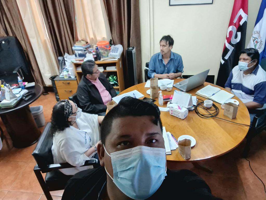 javierliberado's tweet photo. 🐸🐸📝¡En #Nicaragua el trabajo con los grupos de personas con orientación Sexual diversa se sigue fortaleciendo por eso se coordina con activistas de Chile - Cro. José Luis Días hacia mejorar en este trabajo.
@psicologodiaz @conisida @ConisidaOficial @Chile_Alerta @TeatroSidarte https://t.co/dW9j8Es5Ok