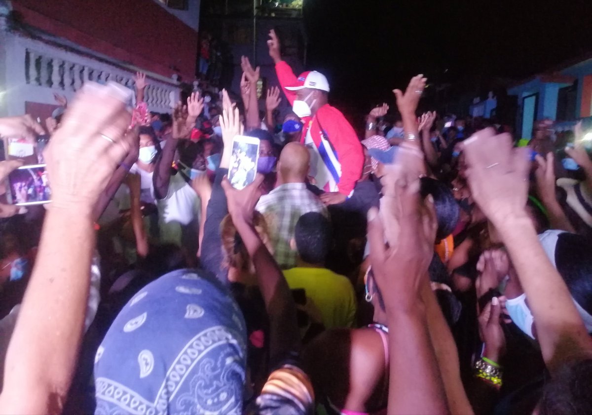 GHNordelo5's tweet photo. Recibimiento al Campeón Panamericano Juvenil de lucha greco Alain Moreno en su CDR de La Güinera. #CubaVive #Cuba #CDRCuba #SomosDelBarrio https://t.co/ItkY0iOfs5