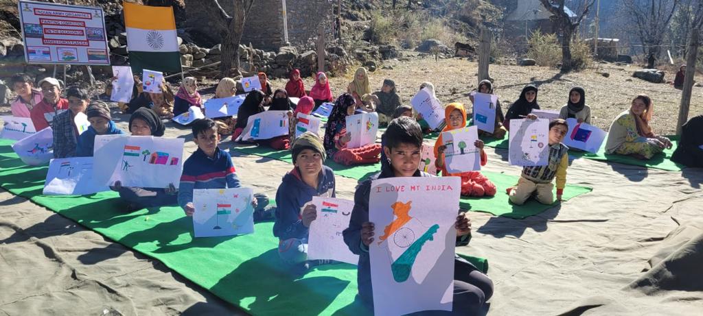 jaat1313's tweet photo. Indian Army undertook an initiative of organising a "Painting Competition" at  (J&amp;K) on the occasion of "Armed Forces Flag Day". A total of 40 students actively
#الرياض_الان 
#السعودية_المغرب 
#منتخب_مصر 
#صباح_الخير 
#شي_تتمناه_lلان https://t.co/Z2xFpA7Qjl