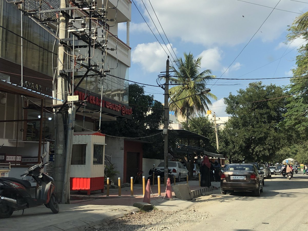 NammaBengaluroo's tweet photo. @blrcitytraffic @AddlCPTraffic @DCPTrWestBCP @DCPTrEastBCP @DCPTrNorthBCP @DCPTrSouth @kghallitrfps yenrappa where do pedestrians walk ?

#FreeFootpaths
#FootpathsForPedestrians https://t.co/Jv5WUMCtb3