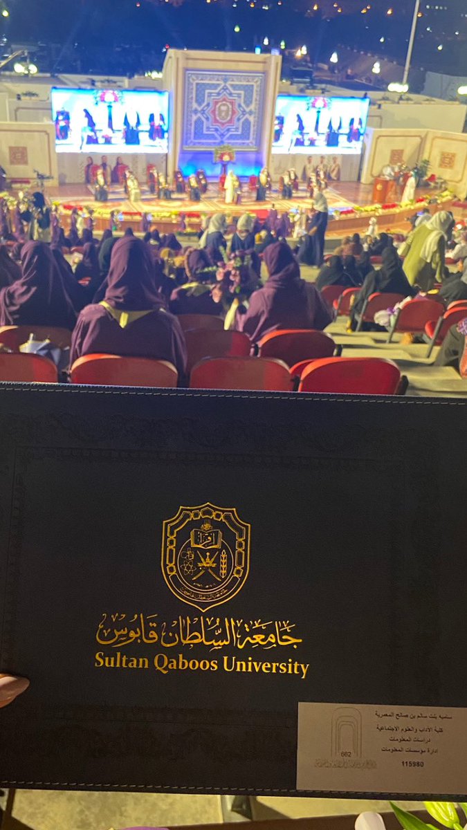 S3am_s's tweet photo. 06/12/2021
"وأنوارُ التمامِ لنا تجلّت
ولولا اللهُ لما كُنا وصلنا"👩🏻‍🎓💜

 #فرحة_تخرج2021 https://t.co/aqL8PnYHuh