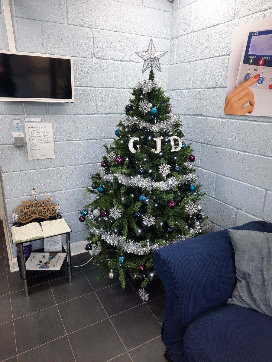 GJDManufacture's tweet photo. Sam from our production department is GJDโs Christmas enthusiast; she has done a fantastic job of decorating the tree and making our reception area look festive, we couldnโt resist uploading a photo!
#gettingintothefestivespirit #christmas2021 #ohchristmastreee https://t.co/lAhZDhgeIu