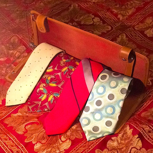 spnipper's tweet photo. So good I had to share! Check out all the items I'm loving on @Poshmarkapp #poshmark #fashion #style #shopmycloset #hugoboss #ilgwu #austinmanor: https://t.co/GuMmJ2Wfk0 https://t.co/TqRJSEcKka