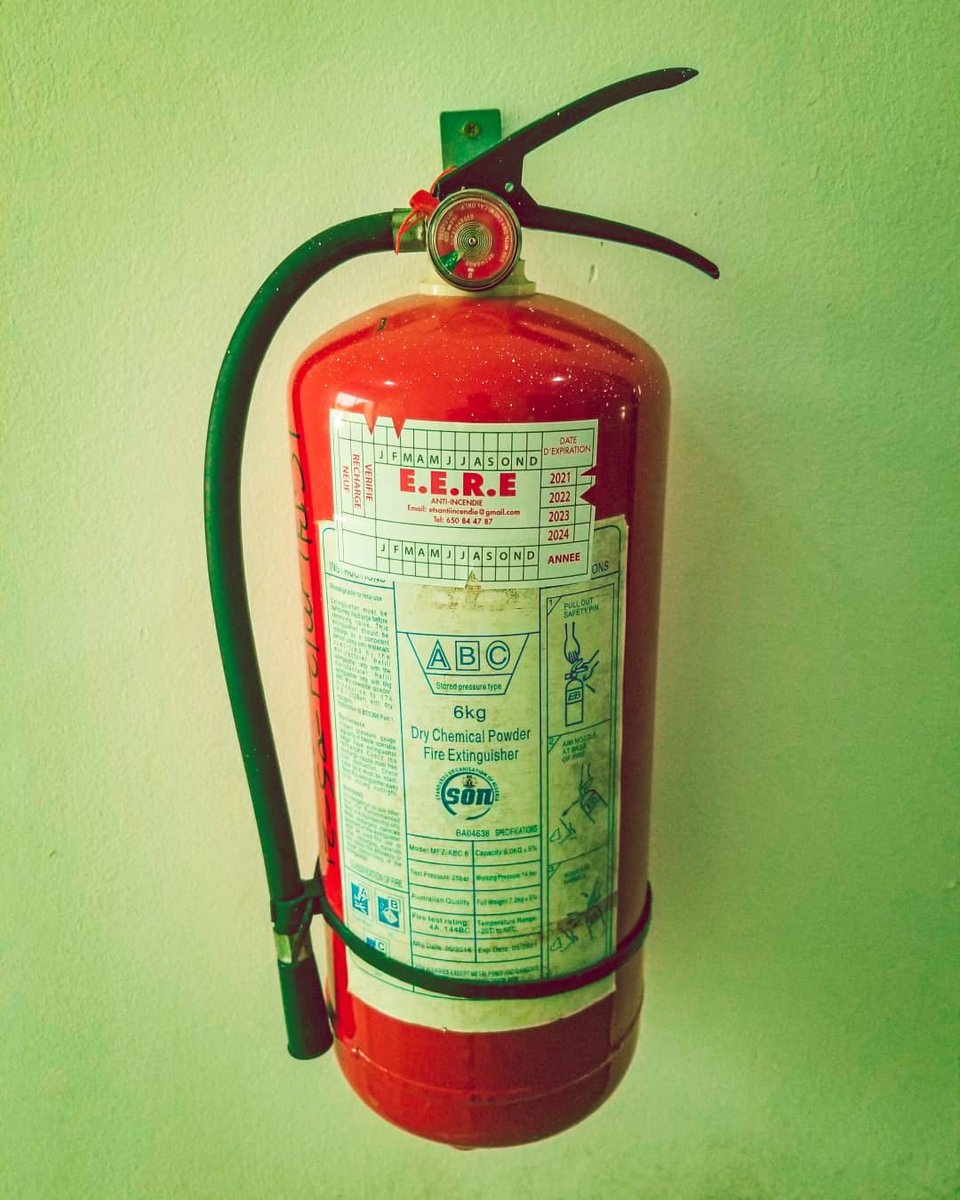 AkuchuClovis's tweet photo. Make sure u always
have one of this at your
Workshop or office.
Fire extinguisher
#fireextinguisher
#firefighter #safetyfirst #hotels #workshop #workside #buea https://t.co/qPv2G4ZI9x