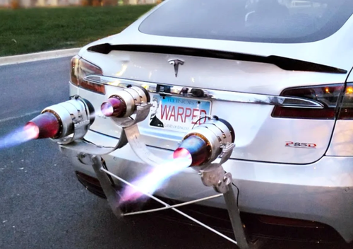 Bir Youtuber daha fazla bekleyemedi. 
Tesla model araca jet motoru taktı.
youtube.com/watch?v=6SYT0u…