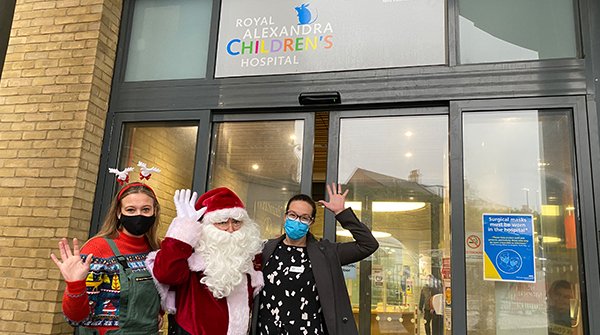 Rockinghorse67's tweet photo. Santa has been helping us deliver gifts to the @TheAlexBrighton! These were generously donated by shoppers @ChurchillSquare who bought gifts from the #GivingTrees at the centre. These will really help make Christmas better for children in hospital:
https://t.co/hJHLNhSy3o https://t.co/yS1UeatPHX