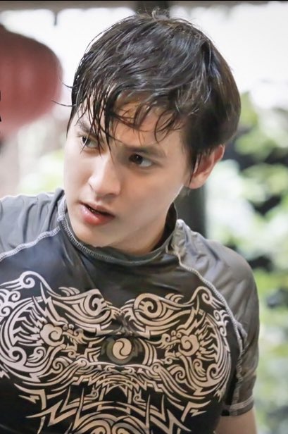 ออเจ้ารู้ฤาไม่?
ใน #อโยธยามหาละลวย มีหลายซีนที่พ่อแก้วต้องบู๊กับเรียวสึ แต่ในความจริง หลายปีก่อน เจมส์จิ และฟลุ๊คจ์ <a href="/Fluke_pongsapat/">Fluke_pongsapat</a> เป็นศิษย์ครูเดียวกัน ทั้งคู่ไปฝึกศิลปะป้องกันตัว Mix Martial Artsด้วยกันที่ค่ายของคุณจอห์นนี่ เหงียน ที่ประเทศเวียดนามมาแล้ว 
#ฟลุ๊คจ์พงศภัทร์