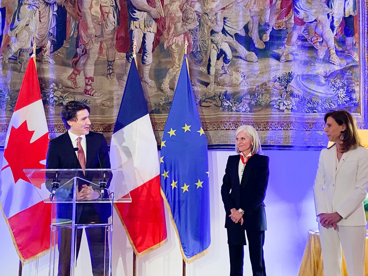 AmbCanFrance's tweet photo. Quelle IMMENSE fierté pour toute l’équipe de voir notre ancienne Ambassadrice @HudonIsabelle élevée au grade de Commandeure de la #LegiondHonneur ! On est ravi.e.s de voir votre travail &amp; vos efforts au service de la relation 🇨🇦🇫🇷 récompensés. Du fond du ❤️, bravo ! #AmitiéCAFR https://t.co/UcXK9fMk2f